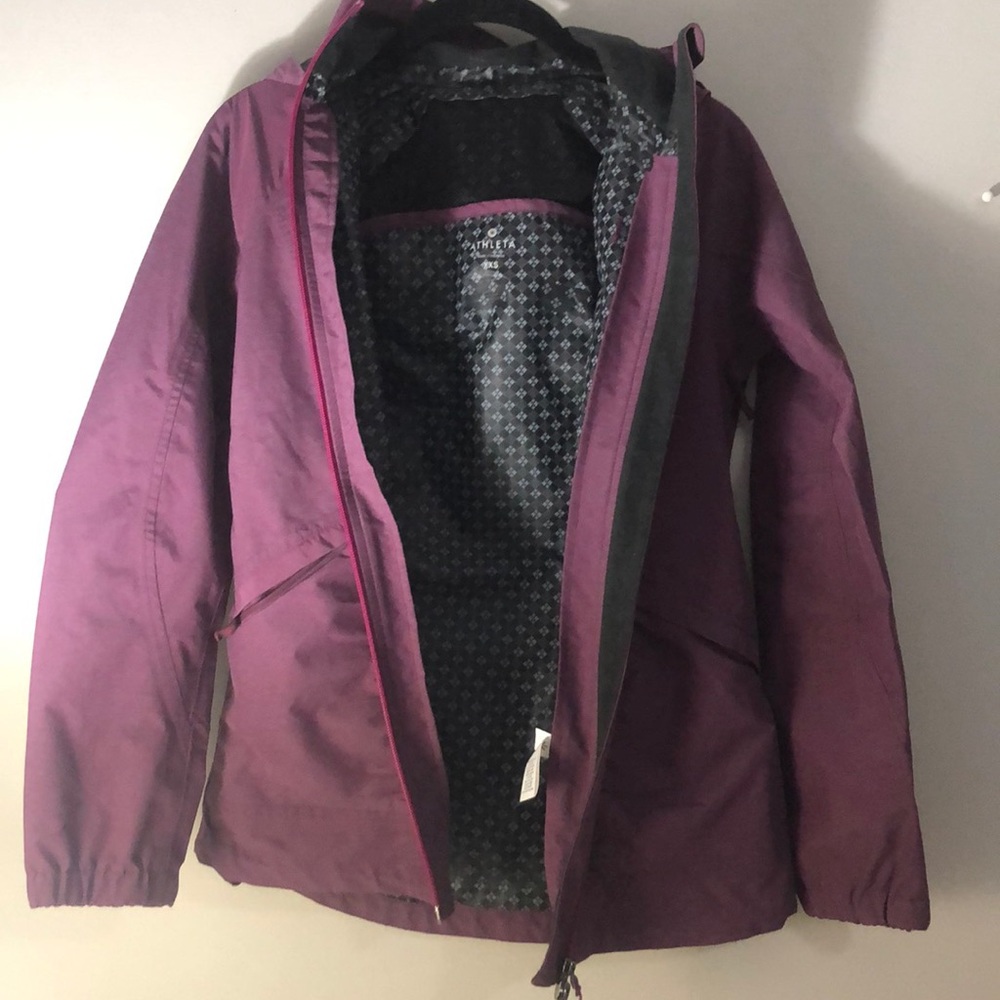 Women’s athletic rain coat